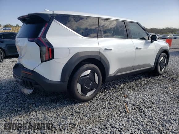 ✅ 2024 Kia EV9 Light Long Range • VIN: KNDAB5S14R6050542 • Lot: 49816815. Listed on Copart with 6,317 mi. Free auction sales archive from the USA and detailed vehicle history report at DreamBid. Image 3.