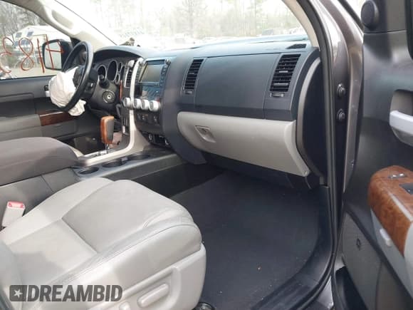 ✅ 2013 Toyota Tundra Limited • VIN: 5TFHY5F19DX301615 • Lot: 41837145. Wystawiony na IAAI z przebiegiem 136 398 mil. Bezpłatny archiwum sprzedaży aukcyjnych z USA i szczegółowy raport historii pojazdu na DreamBid. Zdjęcie 5.