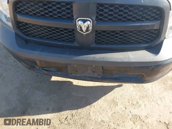 2016 Ram 1500 Tradesman z VIN 3C6JR6DG5GG239657, wystawiony jako IAAI lot #42068193 z przebiegiem 161 465 mil mil oraz . Historia ofert i sprzedaży dostępna na DreamBid. Obrazek 6.