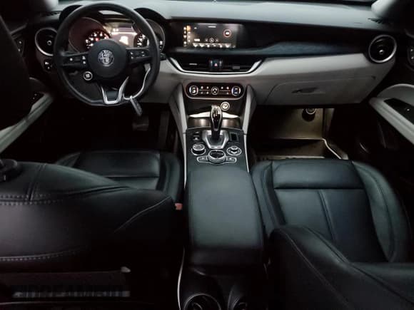 ✅ 2021 Alfa Romeo Stelvio • VIN: ZASPAKAN6M7D03323 • Лот: 81720624. Опубликован ранее на Copart с пробегом 41 843 миль. Бесплатный доступ к архиву аукционных продаж из США и подробный отчёт об истории автомобиля на DreamBid. Изображение 8.