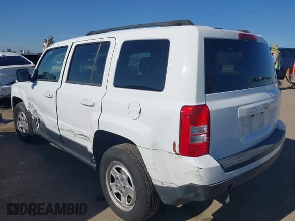 ✅ 2016 Jeep Patriot Sport SE • VIN: 1C4NJPBA3GD813790 • Lot: 42012750. Listed on IAAI with 99,399 mi. Free auction sales archive from the USA and detailed vehicle history report at DreamBid. Image 3.