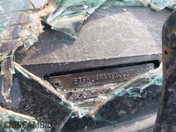 ✅ 2015 Toyota Tacoma PreRunner • VIN: 5TFKU4HNXFX005985 • Lot: 42583474. Listed on IAAI with 160,000 mi. Free auction sales archive from the USA and detailed vehicle history report at DreamBid. Image 9.