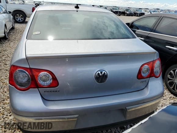 ✅ 2010 Volkswagen Passat Komfort • VIN: WVWJK7AN9AE086673 • Lot: 66306834. Wystawiony na Copart z przebiegiem 127 713 mil. Bezpłatny archiwum sprzedaży aukcyjnych z USA i szczegółowy raport historii pojazdu na DreamBid. Zdjęcie 6.