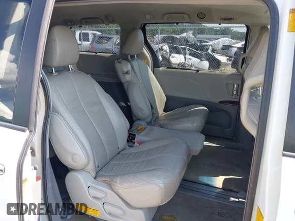 ✅ 2013 Toyota Sienna XLE AAS • VIN: 5TDYK3DC5DS327564 • Lot: 42822134. Listed on IAAI with Not provided. Free auction sales archive from the USA and detailed vehicle history report at DreamBid. Image 8.