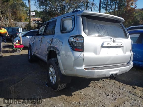 ✅ 2019 Toyota 4Runner SR5 Premium • VIN: JTEZU5JR0K5195931 • Lot: 43584493. Wystawiony na IAAI z przebiegiem 111 244 mil. Bezpłatny archiwum sprzedaży aukcyjnych z USA i szczegółowy raport historii pojazdu na DreamBid. Zdjęcie 3.