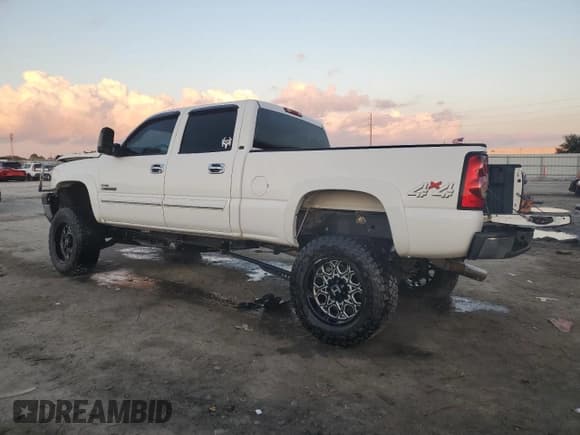 ✅ 2006 Chevrolet Silverado 2500HD LT3 • VIN: 1GCHK23D56F156919 • Lot: 84831324. Wystawiony na Copart z przebiegiem Nie podano. Bezpłatny archiwum sprzedaży aukcyjnych z USA i szczegółowy raport historii pojazdu na DreamBid. Zdjęcie 2.