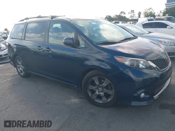 ✅ 2012 Toyota Sienna SE • VIN: 5TDXK3DC7CS232806 • Lot: 43348728. Listed on IAAI with 166,512 mi. Free auction sales archive from the USA and detailed vehicle history report at DreamBid. Image 1.
