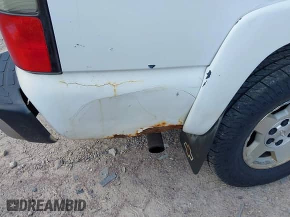 2005 Chevrolet Suburban LS z VIN 1GNFK16ZX5J202174, wystawiony jako IAAI lot #42670445 z przebiegiem 228 129 mil mil oraz . Historia ofert i sprzedaży dostępna na DreamBid. Obrazek 15.