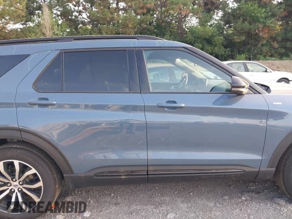 ✅ 2025 Ford Explorer ST-Line • VIN: 1FMUK8KH2SGB09336 • Lot: 42764411. Listed on IAAI with 2,360 mi. Free auction sales archive from the USA and detailed vehicle history report at DreamBid. Image 13.