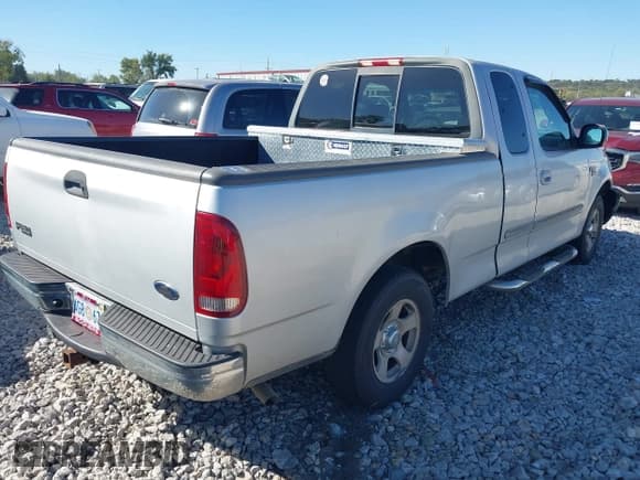 ✅ 2001 Ford F-150 XL • VIN: 1FTRX17W71KA12560 • Lot: 43485782. Wystawiony na IAAI z przebiegiem Nie podano. Bezpłatny archiwum sprzedaży aukcyjnych z USA i szczegółowy raport historii pojazdu na DreamBid. Zdjęcie 4.