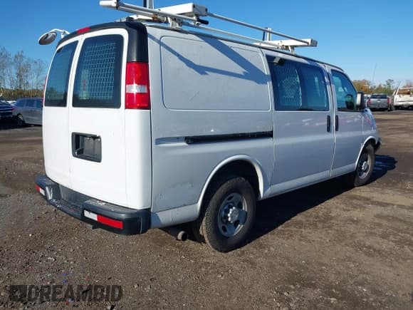 ✅ 2017 Chevrolet Express Cargo • VIN: 1GCWGAFFXH1338504 • Лот: 43446402. Опубликован ранее на IAAI с пробегом 95 666 миль. Бесплатный доступ к архиву аукционных продаж из США и подробный отчёт об истории автомобиля на DreamBid. Изображение 4.