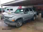 2001 Chevrolet Tahoe LT z VIN 1GNEK13T51J186505, wystawiony jako IAAI lot #42648332 z przebiegiem 282 884 mil mil oraz . Historia ofert i sprzedaży dostępna na DreamBid. Obrazek 2.
