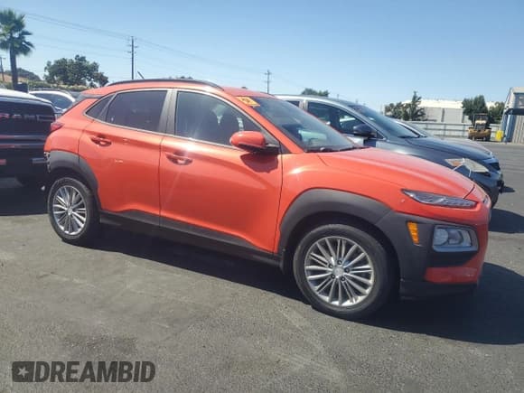 ✅ 2020 Hyundai Kona SEL • VIN: KM8K2CAA9LU553363 • Lot: 70786305. Wystawiony na Copart z przebiegiem 44 840 mil. Bezpłatny archiwum sprzedaży aukcyjnych z USA i szczegółowy raport historii pojazdu na DreamBid. Zdjęcie 4.