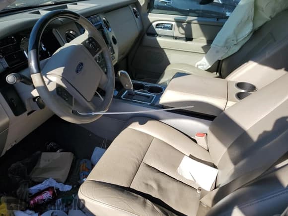 ✅ 2013 Ford Expedition Limited • VIN: 1FMJU2A59DEF31300 • Lot: 71456035. Wystawiony na Copart z przebiegiem 200 169 mil. Bezpłatny archiwum sprzedaży aukcyjnych z USA i szczegółowy raport historii pojazdu na DreamBid. Zdjęcie 8.