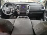 ✅ 2017 Nissan Titan S • VIN: 1N6AA1CJ2HN553031 • Lot: 59764065. Wystawiony na Copart z przebiegiem 148 012 mil. Bezpłatny archiwum sprzedaży aukcyjnych z USA i szczegółowy raport historii pojazdu na DreamBid. Zdjęcie 8.