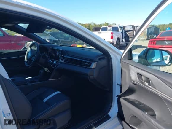 2025 Toyota Camry LE с VIN 4T1DAACKXSU611629, выставлен на аукционе IAAI как лот 43179481 с пробегом Не указан миль и . История ставок и продаж доступна на DreamBid. Изображение 5.