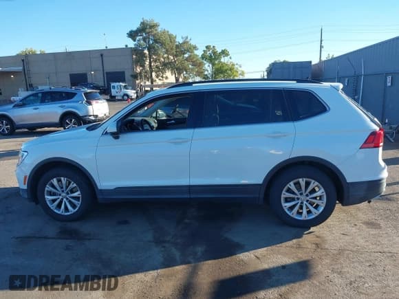 ✅ 2019 Volkswagen Tiguan SE • VIN: 3VV3B7AXXKM067038 • Lot: 43551584. Wystawiony na IAAI z przebiegiem 78 977 mil. Bezpłatny archiwum sprzedaży aukcyjnych z USA i szczegółowy raport historii pojazdu na DreamBid. Zdjęcie 14.