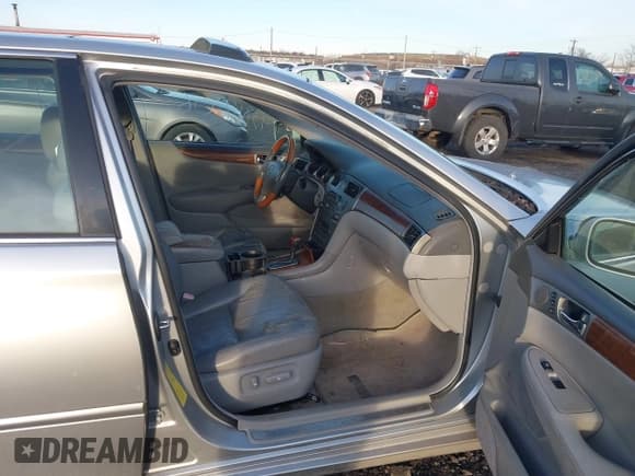 ✅ 2005 Lexus ES 350 • VIN: JTHBA30G555103993 • Lot: 43819706. Wystawiony na IAAI z przebiegiem 162 871 mil. Bezpłatny archiwum sprzedaży aukcyjnych z USA i szczegółowy raport historii pojazdu na DreamBid. Zdjęcie 5.