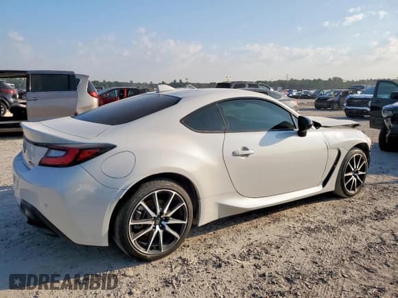 ✅ 2024 Toyota 86 • VIN: JF1ZNBB13R8751592 • Лот: 84875575. Опубликован ранее на Copart с пробегом 18 014 миль. Бесплатный доступ к архиву аукционных продаж из США и подробный отчёт об истории автомобиля на DreamBid. Изображение 3.