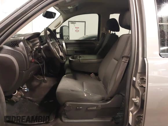 ✅ 2014 Chevrolet Silverado 2500HD LT • VIN: 1GC1KXC85EF131664 • Lot: 40820826. Listed on IAAI with 113,817 mi. Free auction sales archive from the USA and detailed vehicle history report at DreamBid. Image 5.