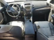 ✅ 2012 Kia Sorento SX • VIN: 5XYKW4A21CG187875 • Lot: 71256625. Wystawiony na Copart z przebiegiem Nie podano. Bezpłatny archiwum sprzedaży aukcyjnych z USA i szczegółowy raport historii pojazdu na DreamBid. Zdjęcie 8.