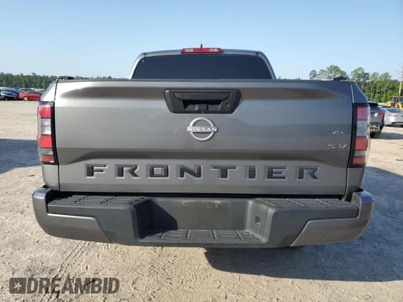 ✅ 2023 Nissan Frontier SV • VIN: 1N6ED1EJ3PN645754 • Lot: 57134365. Wystawiony na Copart z przebiegiem 42 695 mil. Bezpłatny archiwum sprzedaży aukcyjnych z USA i szczegółowy raport historii pojazdu na DreamBid. Zdjęcie 6.