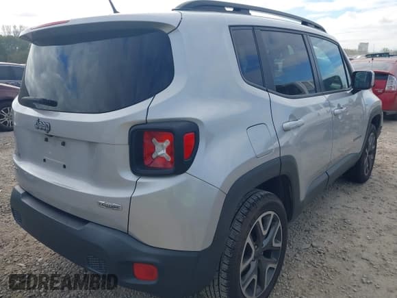 ✅ 2016 Jeep Renegade Latitude • VIN: ZACCJBBT2GPD37805 • Lot: 43523600. Listed on IAAI with 153,681 mi. Free auction sales archive from the USA and detailed vehicle history report at DreamBid. Image 4.