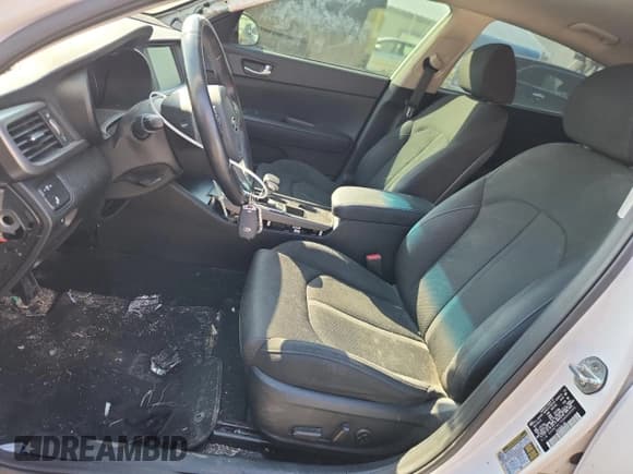 ✅ 2016 Kia Optima LX Turbo • VIN: 5XXGT4L14GG030046 • Lot: 82354535. Wystawiony na Copart z przebiegiem Nie podano. Bezpłatny archiwum sprzedaży aukcyjnych z USA i szczegółowy raport historii pojazdu na DreamBid. Zdjęcie 7.