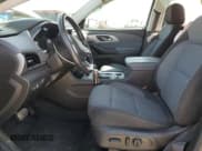 ✅ 2021 Chevrolet Traverse LT Cloth • VIN: 1GNEVMKW7MJ145219 • Lot: 51506295. Wystawiony na Copart z przebiegiem 122 864 mil. Bezpłatny archiwum sprzedaży aukcyjnych z USA i szczegółowy raport historii pojazdu na DreamBid. Zdjęcie 7.