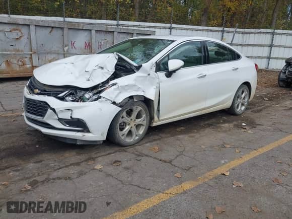 ✅ 2018 Chevrolet Cruze Premier • VIN: 1G1BF5SM3J7101054 • Lot: 43456753. Wystawiony na IAAI z przebiegiem 142 857 mil mil. Skorzystaj z bezpłatnego archiwum sprzedaży aukcyjnych z USA i zobacz szczegółowy raport historii pojazdu na DreamBid. Zdjęcie 2.