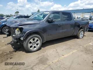 2021 Ram 1500 Limited с VIN 1C6SRFPT8MN563184, выставлен на аукционе Copart как лот 63587385 с пробегом 167 274 миль миль и На запчасти • Non repairable. История ставок и продаж доступна на DreamBid. Изображение 1.