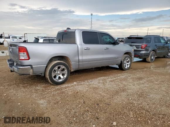 2020 Ram 1500 Big Horn z VIN 1C6SRFFT5LN167293, wystawiony jako Copart lot #67079115 z przebiegiem 148 722 mil mil oraz Szkoda całkowita • Salvage title. Historia ofert i sprzedaży dostępna na DreamBid. Obrazek 3.