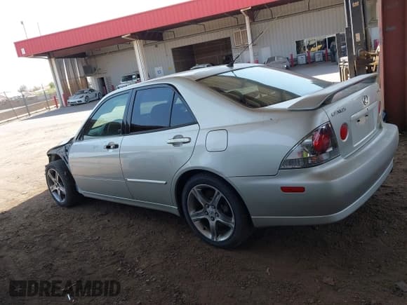 ✅ 2002 Lexus IS 300/350 • VIN: JTHBD192820059550 • Lot: 42715124. Wystawiony na IAAI z przebiegiem 204 187 mil. Bezpłatny archiwum sprzedaży aukcyjnych z USA i szczegółowy raport historii pojazdu na DreamBid. Zdjęcie 15.