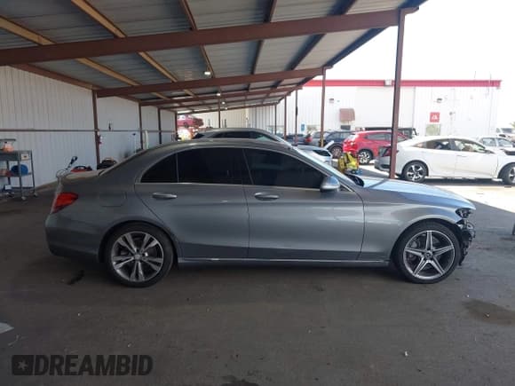 ✅ 2015 Mercedes-Benz C 300 Luxury • VIN: 55SWF4KB5FU025760 • Лот: 42906879. Опубликован ранее на IAAI с пробегом 125 672 миль. Бесплатный доступ к архиву аукционных продаж из США и подробный отчёт об истории автомобиля на DreamBid. Изображение 14.