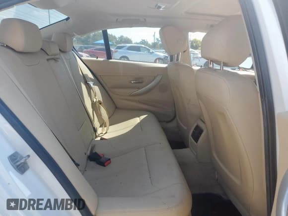 ✅ 2016 BMW 3 Series 320i xDrive • VIN: WBA8E5G56GNT41304 • Lot: 80869215. Listed on Copart with 125,671 mi. Free auction sales archive from the USA and detailed vehicle history report at DreamBid. Image 10.