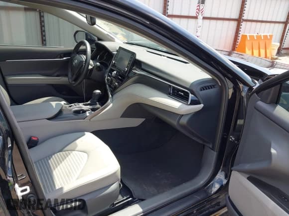 ✅ 2024 Toyota Camry Hybrid SE • VIN: 4T1S31AK7RU629021 • Lot: 42526242. Wystawiony na IAAI z przebiegiem 30 047 mil. Bezpłatny archiwum sprzedaży aukcyjnych z USA i szczegółowy raport historii pojazdu na DreamBid. Zdjęcie 5.