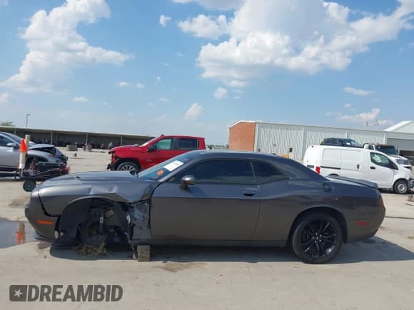 ✅ 2018 Dodge Challenger SXT • VIN: 2C3CDZAG8JH204564 • Lot: 43262680. Wystawiony na IAAI z przebiegiem 52 822 mil. Bezpłatny archiwum sprzedaży aukcyjnych z USA i szczegółowy raport historii pojazdu na DreamBid. Zdjęcie 15.