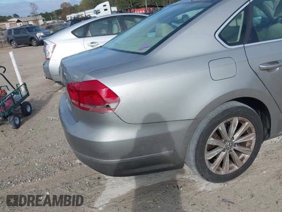 ✅ 2013 Volkswagen Passat SEL Premium • VIN: 1VWCP7A39DC045689 • Lot: 41903244. Listed on IAAI with 199,385 mi. Free auction sales archive from the USA and detailed vehicle history report at DreamBid. Image 12.