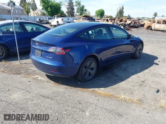 ✅ 2023 Tesla Model 3 Long Range • VIN: 5YJ3E1EB0PF620745 • Lot: 42010603. Wystawiony na IAAI z przebiegiem 39 846 mil. Bezpłatny archiwum sprzedaży aukcyjnych z USA i szczegółowy raport historii pojazdu na DreamBid. Zdjęcie 4.