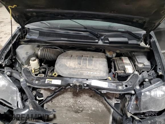 ✅ 2015 Chrysler Town & Country S • VIN: 2C4RC1HG4FR572726 • Lot: 86858984. Listed on Copart with 140,033 mi. Free auction sales archive from the USA and detailed vehicle history report at DreamBid. Image 12.