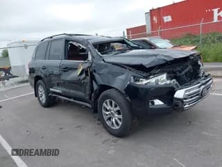 ✅ 2018 Toyota Land Cruiser • VIN: JTMCY7AJ3J4072925 • Лот: 42753058. Опубликован ранее на IAAI с пробегом 99 240 миль. Бесплатный доступ к архиву аукционных продаж из США и подробный отчёт об истории автомобиля на DreamBid. Изображение 1.