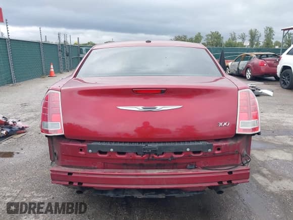 ✅ 2013 Chrysler 300 • VIN: 2C3CCAAG2DH611112 • Lot: 43403255. Listed on IAAI with 112,763 mi. Free auction sales archive from the USA and detailed vehicle history report at DreamBid. Image 16.