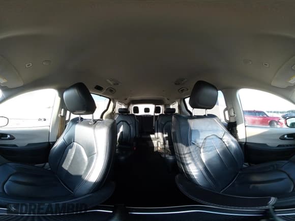 ✅ 2019 Chrysler Pacifica Touring L Plus • VIN: 2C4RC1EG8KR506825 • Лот: 43205094. Опубликован ранее на IAAI с пробегом 144 974 миль. Бесплатный доступ к архиву аукционных продаж из США и подробный отчёт об истории автомобиля на DreamBid. Изображение 18.