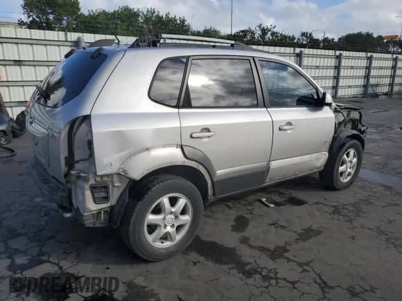 2005 Hyundai Tucson GLS z VIN KM8JN12D75U075236, wystawiony jako Copart lot #85303814 z przebiegiem 75 827 mil mil oraz Szkoda całkowita • Salvage title. Historia ofert i sprzedaży dostępna na DreamBid. Obrazek 3.