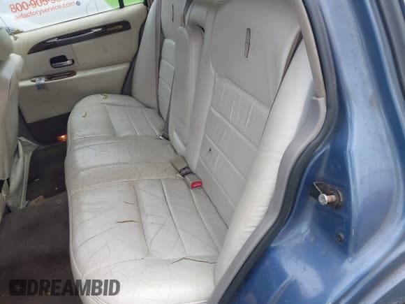 ✅ 2000 Lincoln Town Car Executive • VIN: 1LNHM81W1YY937912 • Лот: 42271238. Опубликован ранее на IAAI с пробегом Не указан. Бесплатный доступ к архиву аукционных продаж из США и подробный отчёт об истории автомобиля на DreamBid. Изображение 8.