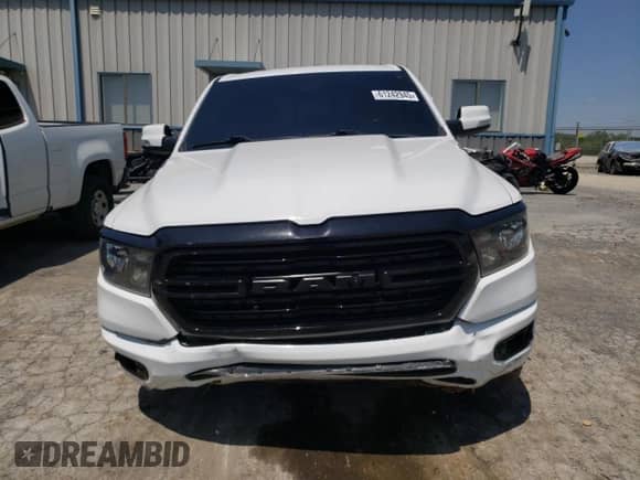 2020 Ram 1500 Big Horn z VIN 1C6SRFFT3LN241049, wystawiony jako Copart lot #61242945 z przebiegiem 55 386 mil mil oraz Szkoda całkowita • Salvage title. Historia ofert i sprzedaży dostępna na DreamBid. Obrazek 5.