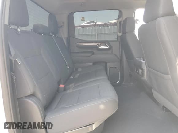 ✅ 2022 Chevrolet Silverado 1500 LT Trail Boss • VIN: 3GCUDFED4NG688639 • Lot: 63637445. Wystawiony na Copart z przebiegiem 28 369 mil. Bezpłatny archiwum sprzedaży aukcyjnych z USA i szczegółowy raport historii pojazdu na DreamBid. Zdjęcie 10.