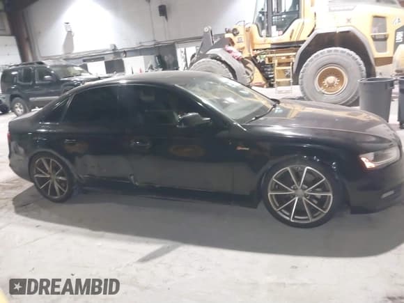 ✅ 2015 Audi S4 Premium Plus • VIN: WAUBGAFL4FA013636 • Lot: 41114946. Wystawiony na IAAI z przebiegiem 166 928 mil. Bezpłatny archiwum sprzedaży aukcyjnych z USA i szczegółowy raport historii pojazdu na DreamBid. Zdjęcie 13.