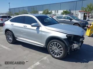 ✅ 2020 Mercedes-Benz GLC 300 • VIN: WDC0J8EB5LF708004 • Лот: 42317019. Опубликован ранее на IAAI с пробегом 86 990 миль. Бесплатный доступ к архиву аукционных продаж из США и подробный отчёт об истории автомобиля на DreamBid. Изображение 1.