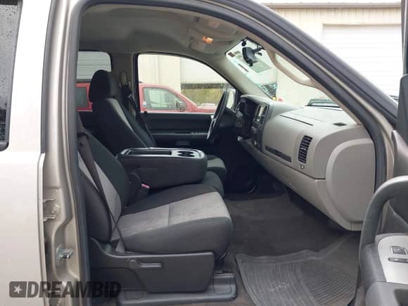 2009 GMC Sierra 1500 SL with VIN 3GTEC13C69G108219, listed as a IAAI auction lot 43523560 with 198,590 mi miles and . Bid and sale history available at DreamBid. Image 5.